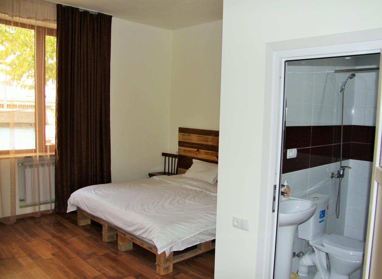 Shat Lav Hostel Erivan Exterior foto