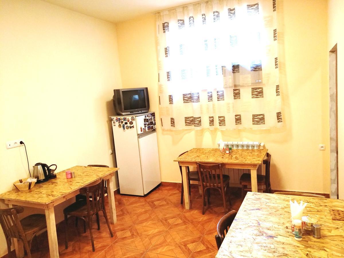 Shat Lav Hostel Erivan Exterior foto