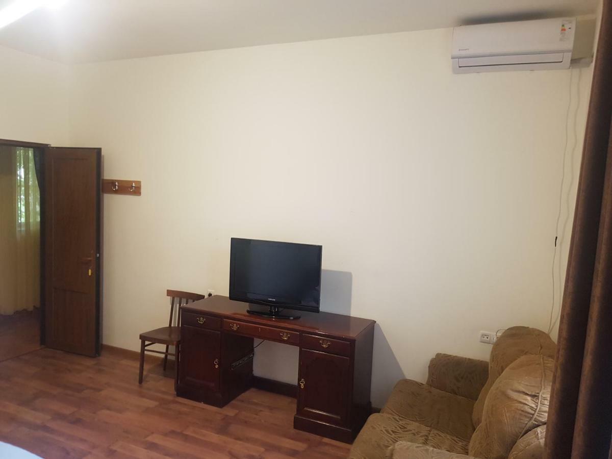 Shat Lav Hostel Erivan Exterior foto